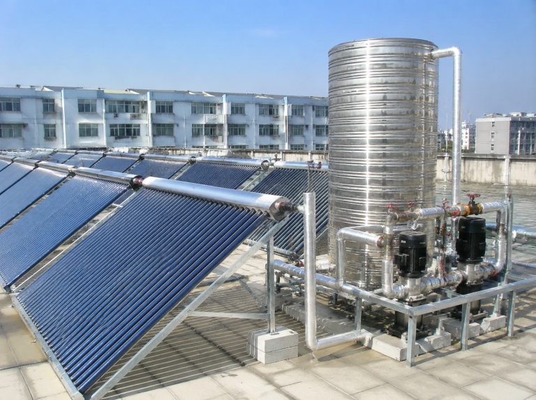 东阿县商用大容量真空管太阳能热水系统